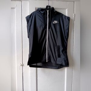 Nike wind breaker vest. Blak. Size L